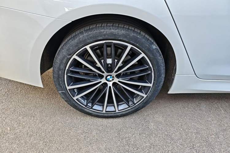 Used BMW 5 Series 2021 Facelifted 530Li Leading Edition M Sport Package Right Rear Wheel Hub