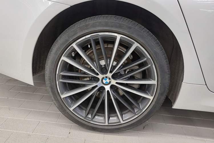 Used BMW 5 Series 2021 530Li Leading Model M Sport Package Right Rear Wheel Hub