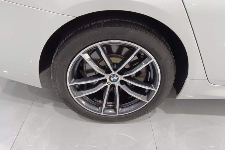 Used BMW 5 Series 2021 525Li M Sport Package Right Rear Wheel Hub