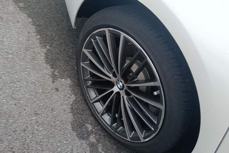 Used BMW 5 Series 2021 530Li Leading Model M Sport Package Right Rear Wheel Hub