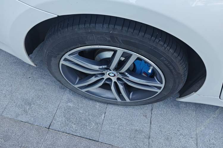 Used BMW 5 Series 2021 530Li xDrive Luxury Package Right Rear Wheel Hub
