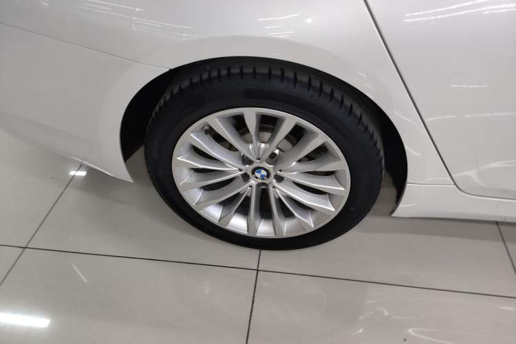 Used BMW 5 Series 2021 525Li Luxury Package Right Rear Wheel Hub
