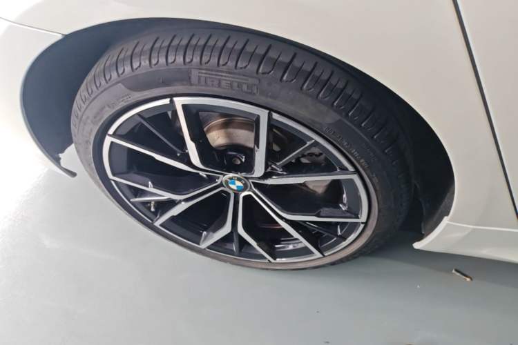Used BMW 5 Series 2021 530Li Luxury Edition M Sport Package Right Rear Wheel Hub