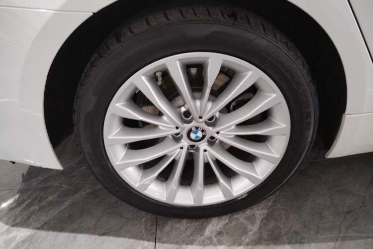 Used BMW 5 Series 2021 Updated Version 525Li Luxury Package Right Rear Wheel Hub