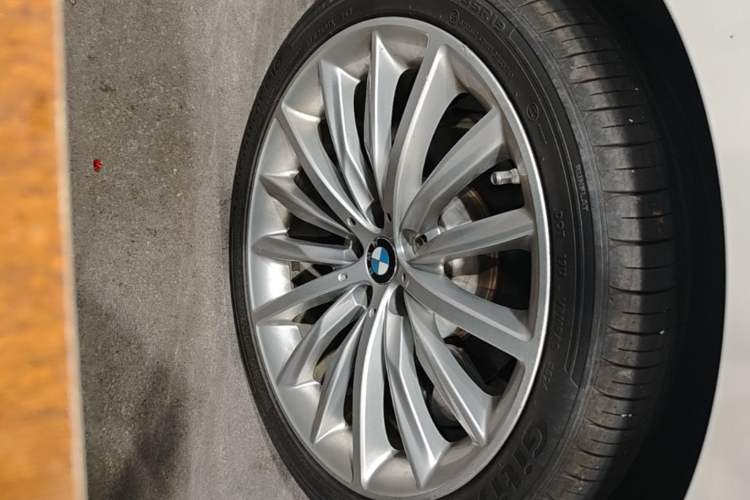Used BMW 5 Series 2021 530Li Luxury Edition Premium Package Right Rear Wheel Hub