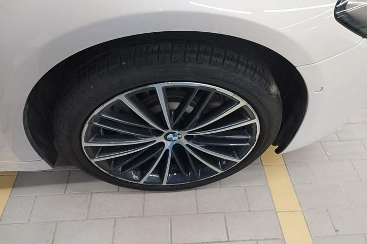 Used BMW 5 Series 2021 530Li Leading Model M Sport Package Right Rear Wheel Hub