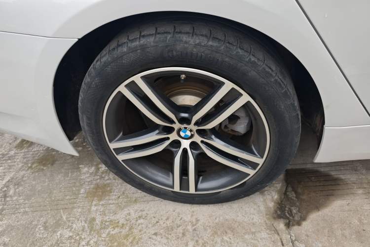 Used BMW 5 Series 2021 530Li Leading Luxury Package Right Rear Wheel Hub