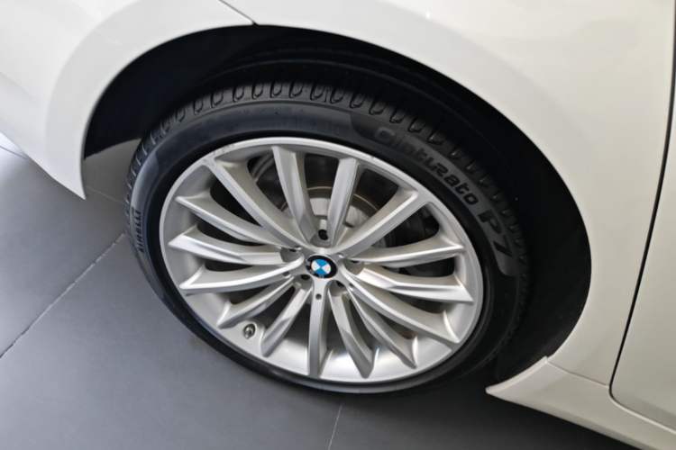 Used BMW 5 Series 2021 530Li Luxury Edition Premium Package Right Rear Wheel Hub