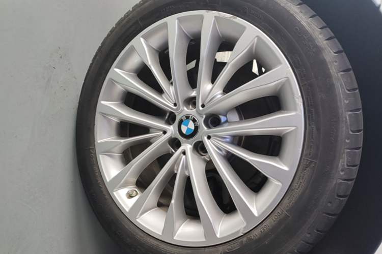 Used BMW 5 Series 2021 525Li Luxury Package Right Rear Wheel Hub