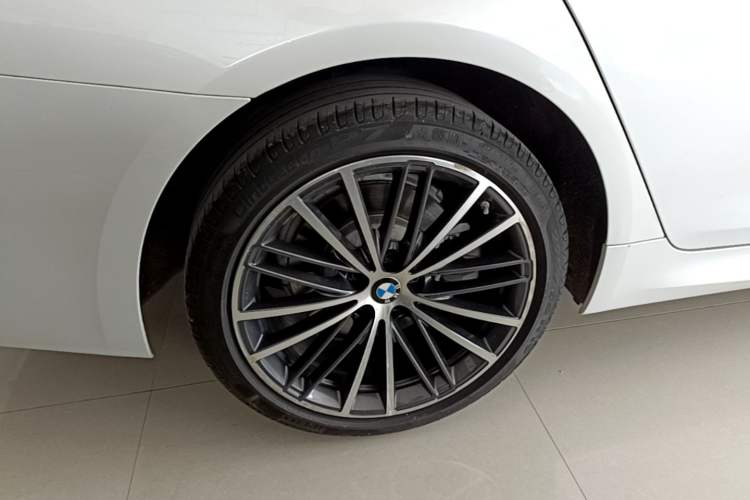 Used BMW 5 Series 2021 Facelifted 530Li Leading Edition M Sport Package Right Rear Wheel Hub