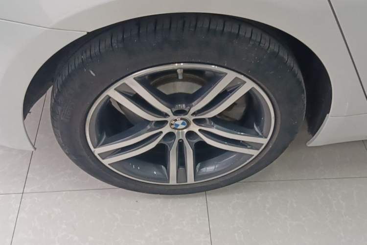 Used BMW 5 Series 2021 530Li Leading Luxury Package Right Rear Wheel Hub