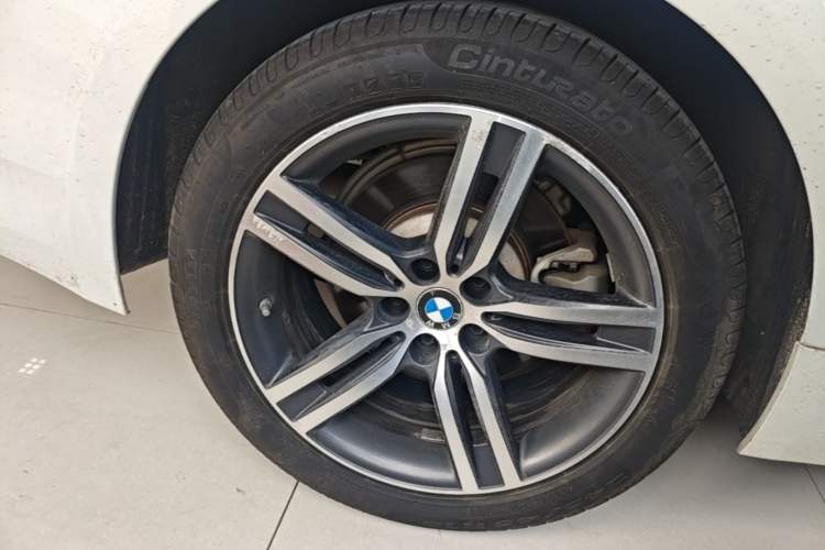 Used BMW 5 Series 2021 530Li Leading Luxury Package Right Rear Wheel Hub