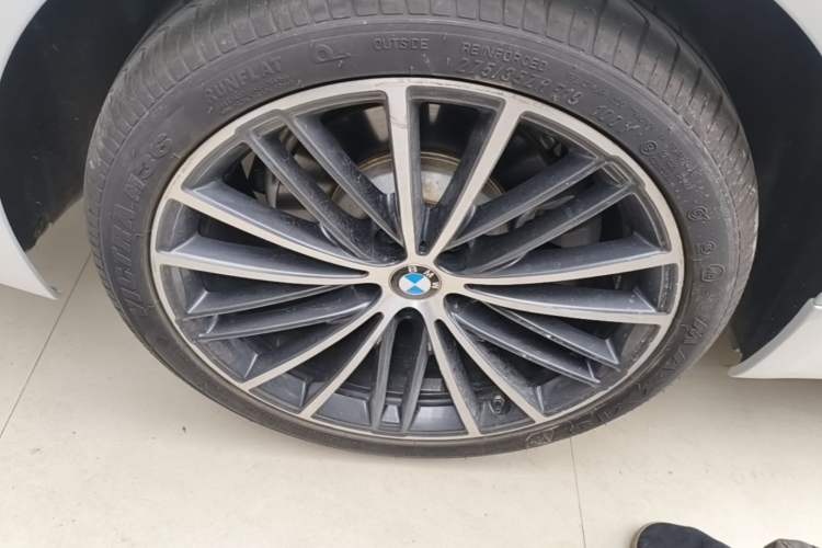 Used BMW 5 Series 2021 530Li Leading Model M Sport Package Right Rear Wheel Hub