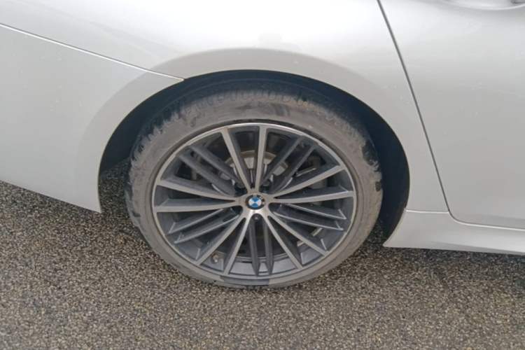 Used BMW 5 Series 2021 530Li Leading Model M Sport Package Right Rear Wheel Hub