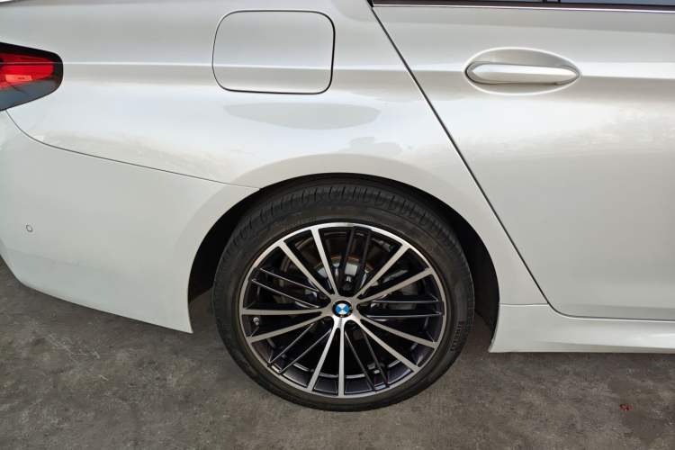 Used BMW 5 Series 2021 530Li Leading Model M Sport Package Right Rear Wheel Hub