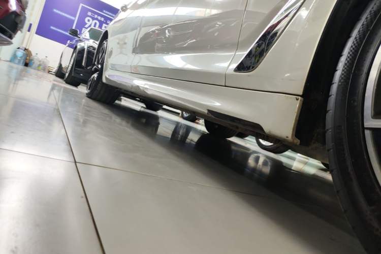 Used BMW 5 Series 2021 530Li Luxury Edition M Sport Package Right Side Sill