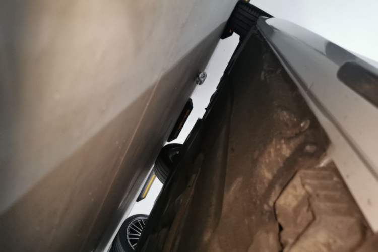 Used BMW 5 Series 2021 525Li M Sport Package Right Side Sill