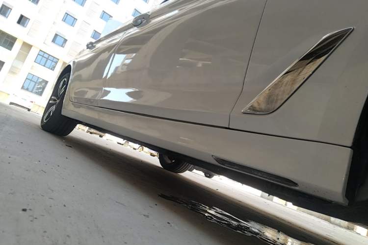 Used BMW 5 Series 2021 530Li Leading Luxury Package Right Side Sill