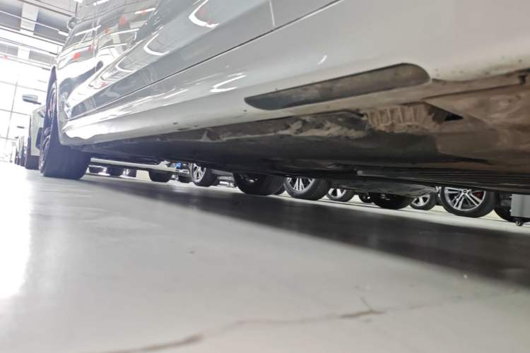 Used BMW 5 Series 2021 Facelifted 525Li M Sport Package Right Side Sill