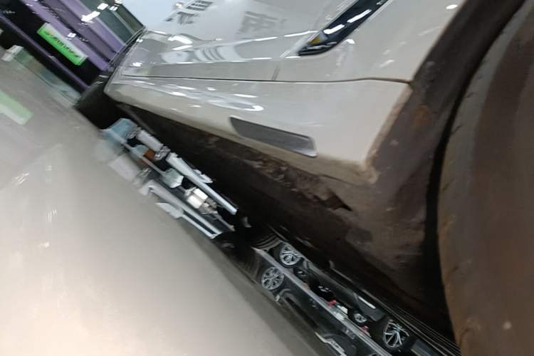 Used BMW 5 Series 2021 525Li M Sport Package Right Side Sill