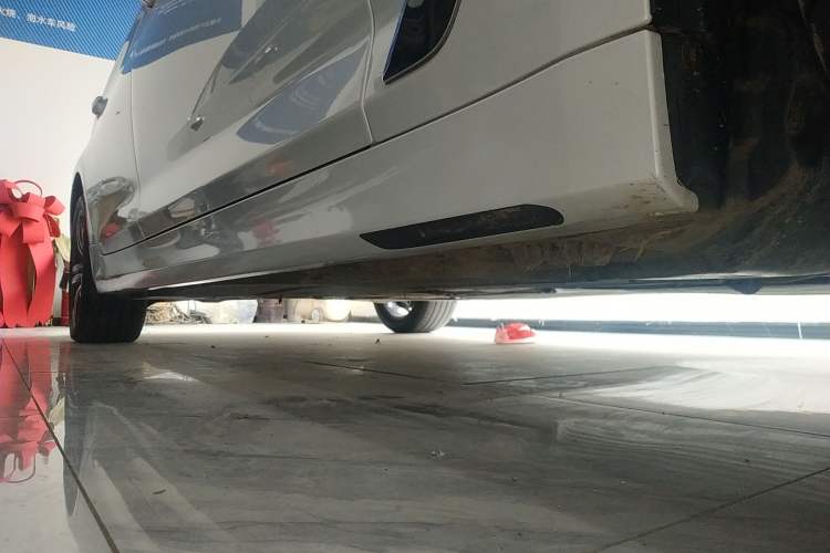 Used BMW 5 Series 2021 Restyled 530Li Leading Edition Luxury Package Right Side Sill
