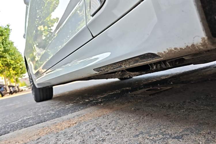 Used BMW 5 Series 2021 Facelifted 530Li Leading Edition M Sport Package Right Side Sill