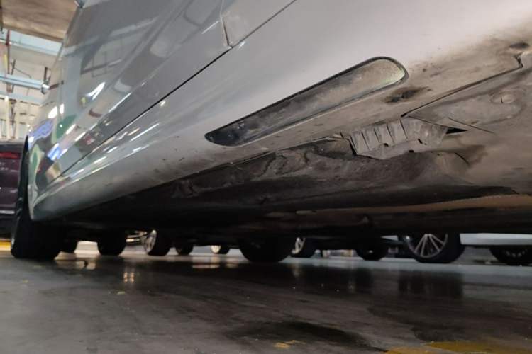 Used BMW 5 Series 2021 525Li M Sport Package Right Side Sill