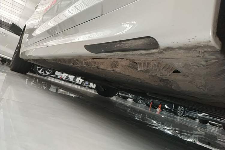 Used BMW 5 Series 2021 525Li M Sport Package Right Side Sill
