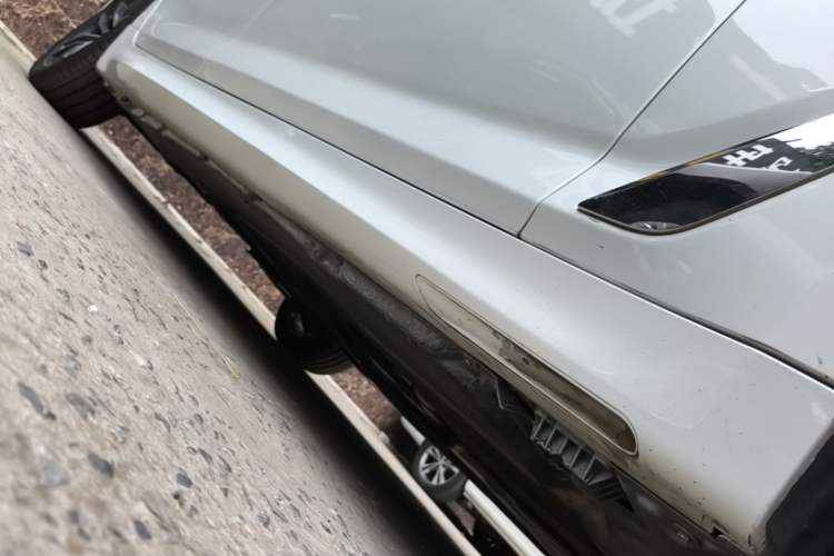 Used BMW 5 Series 2021 525Li M Sport Package Right Side Sill