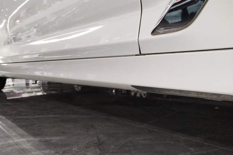 Used BMW 5 Series 2021 Updated Version 525Li Luxury Package Right Side Sill