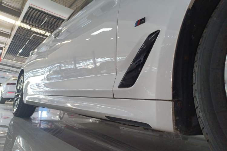 Used BMW 5 Series 2021 525Li M Sport Package Right Side Sill
