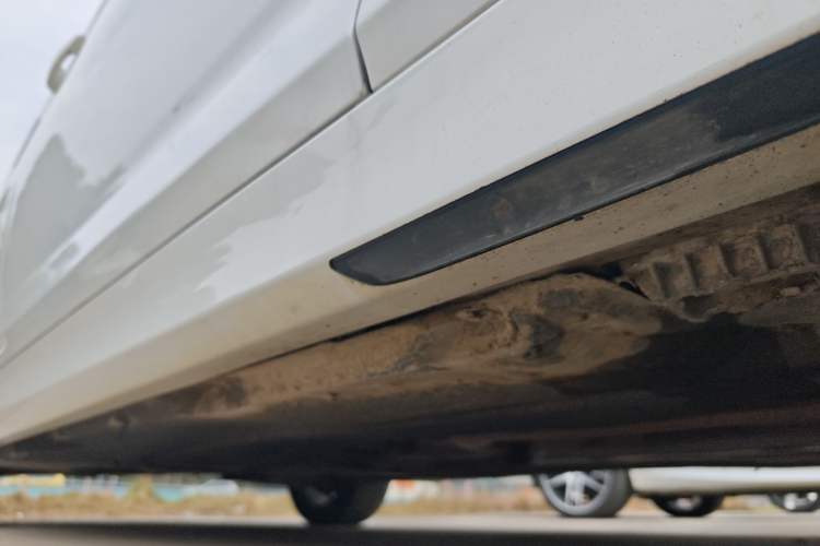 Used BMW 5 Series 2021 530Li Leading Luxury Package Right Side Sill