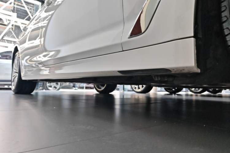 Used BMW 5 Series 2021 530Li Luxury Edition Premium Package Right Side Sill