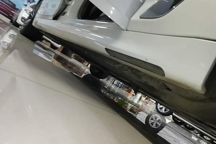 Used BMW 5 Series 2021 Facelifted 530Li Leading Edition M Sport Package Right Side Sill