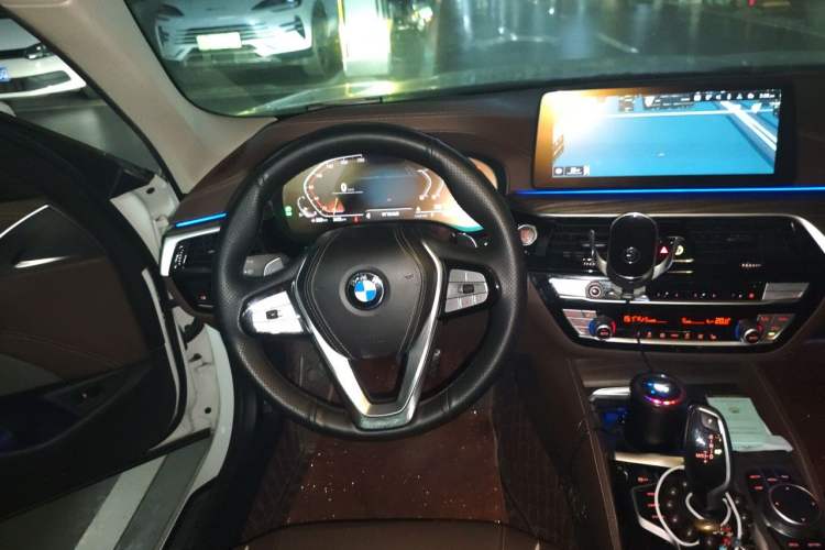 Used BMW 5 Series 2021 530Li Leading Luxury Package Steering Wheel