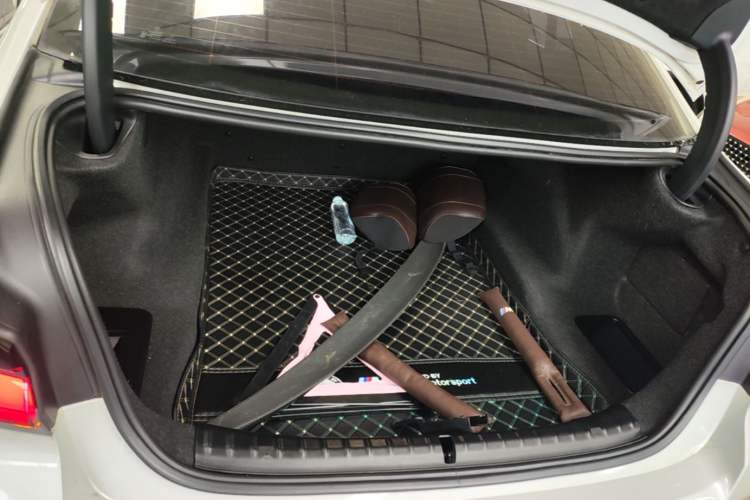 Used BMW 5 Series 2021 530Li Luxury Edition M Sport Package Trunk