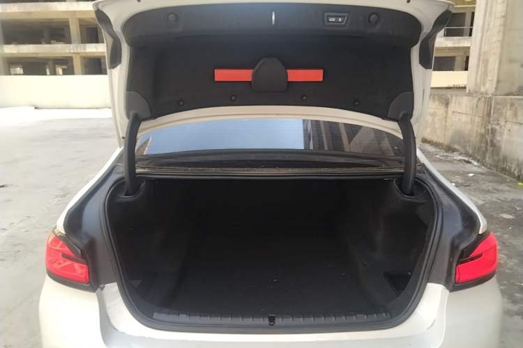 Used BMW 5 Series 2021 530Li Leading Luxury Package Trunk