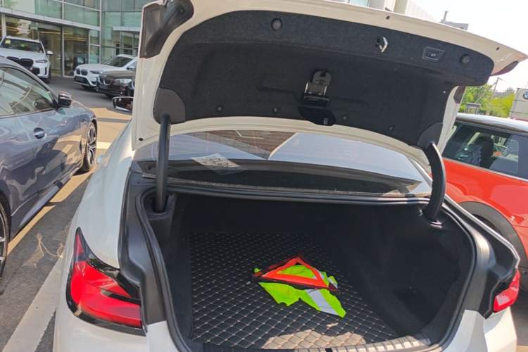 Used BMW 5 Series 2021 525Li M Sport Package Trunk