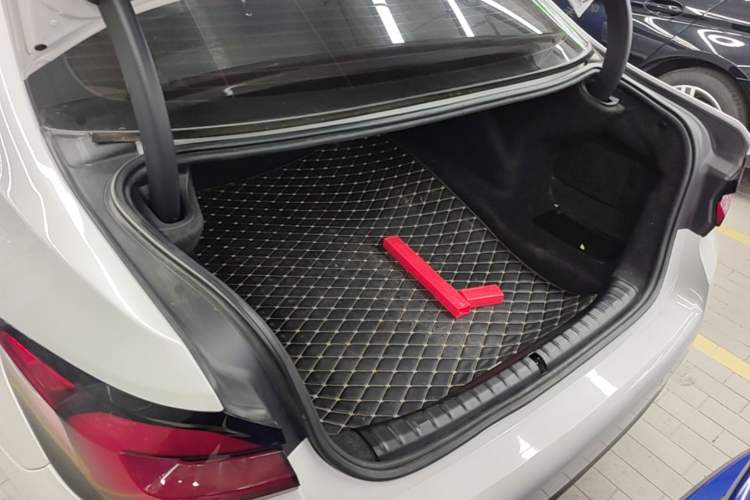 Used BMW 5 Series 2021 530Li Leading Model M Sport Package Trunk