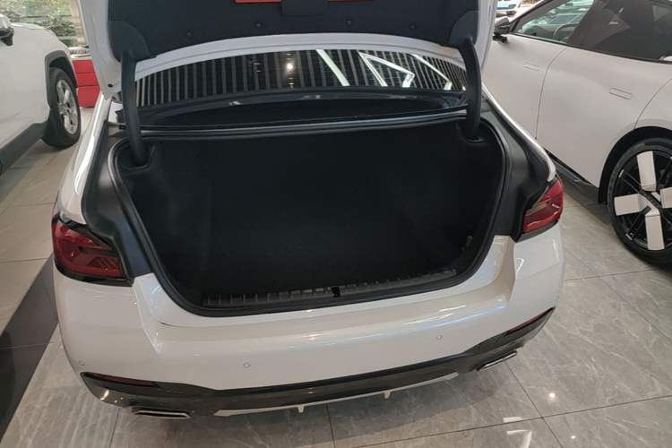 Used BMW 5 Series 2021 525Li M Sport Package Trunk