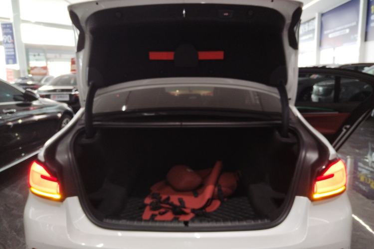 Used BMW 5 Series 2021 Updated Version 525Li Luxury Package Trunk
