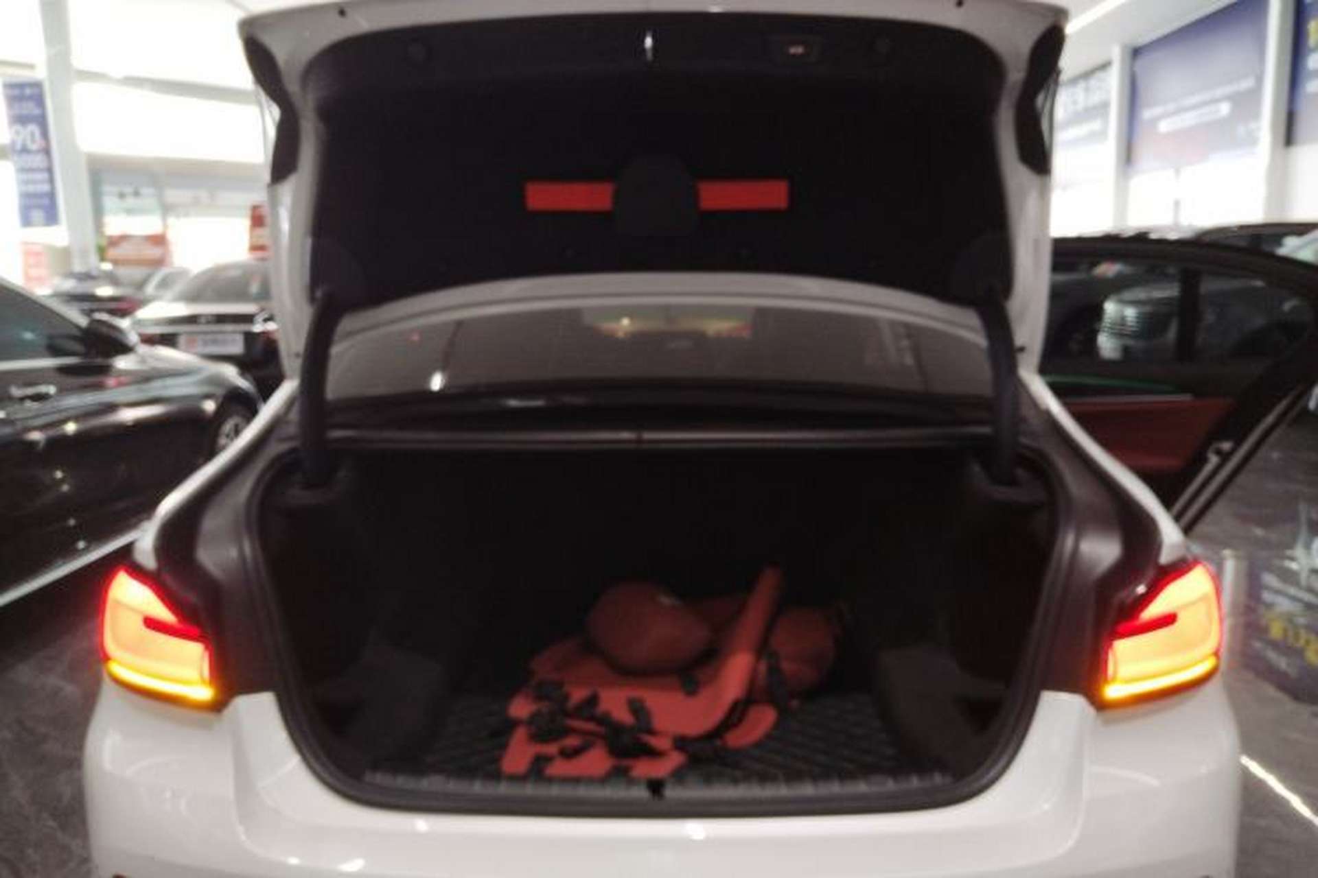 Used BMW 5 Series 2021 Updated Version 525Li Luxury Package Trunk