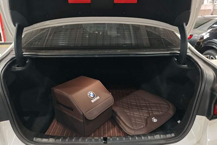 Used BMW 5 Series 2021 530Li Luxury Edition Premium Package Trunk
