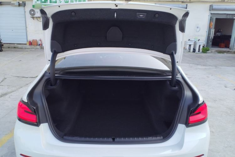 Used BMW 5 Series 2021 525Li Luxury Package Trunk