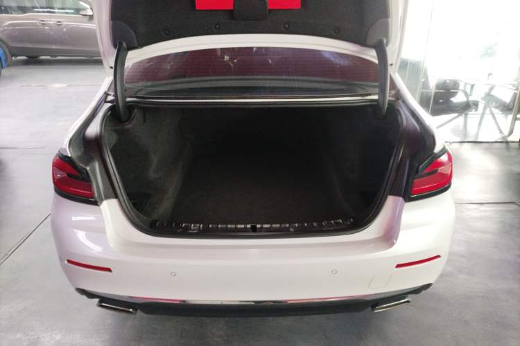 Used BMW 5 Series 2021 530Li Leading Luxury Package Trunk