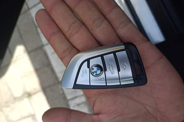 Used BMW 5 Series 2021 530Li Luxury Edition M Sport Package Vehicle Key