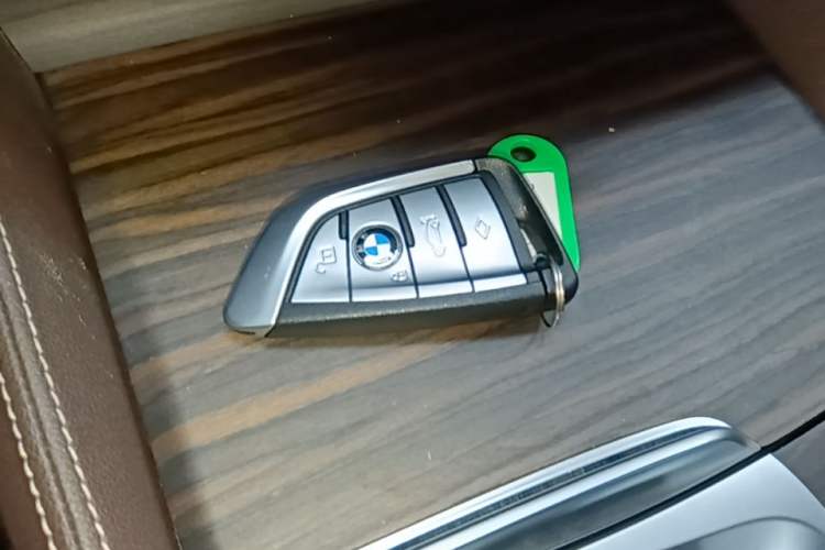 Used BMW 5 Series 2021 530Li xDrive Luxury Package Vehicle Key
