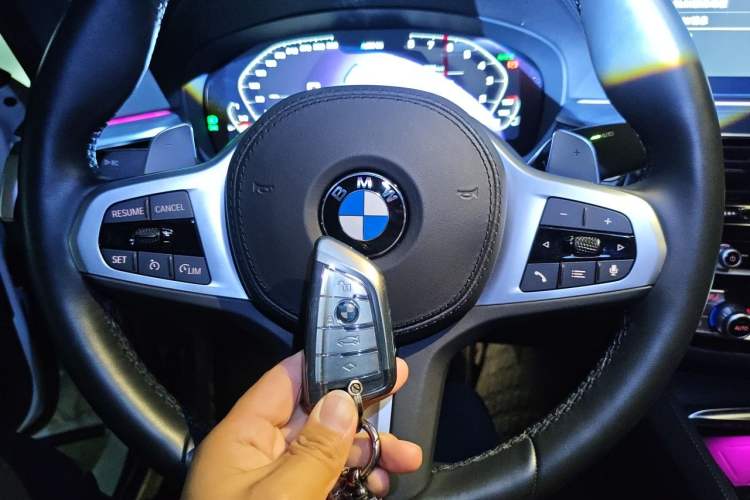 Used BMW 5 Series 2021 530Li Luxury Edition M Sport Package Vehicle Key