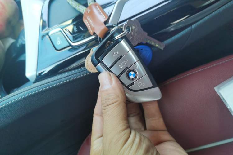 Used BMW 5 Series 2021 530Li xDrive Luxury Package Vehicle Key