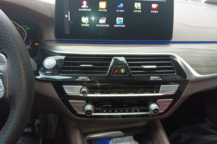 Used BMW 5 Series 2021 530Li xDrive Luxury Package Audio And AC Panel